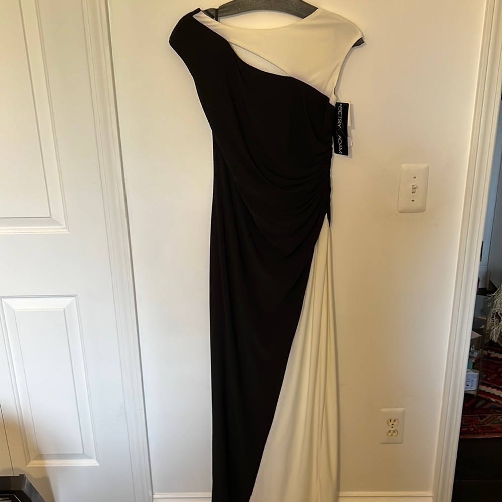 Prom/ black tie event dress black and white size 10 NWT